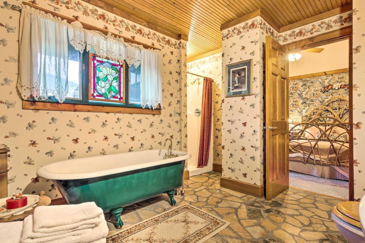 Spacious Cullowhee Lodge With Views And River Access! Exterior photo