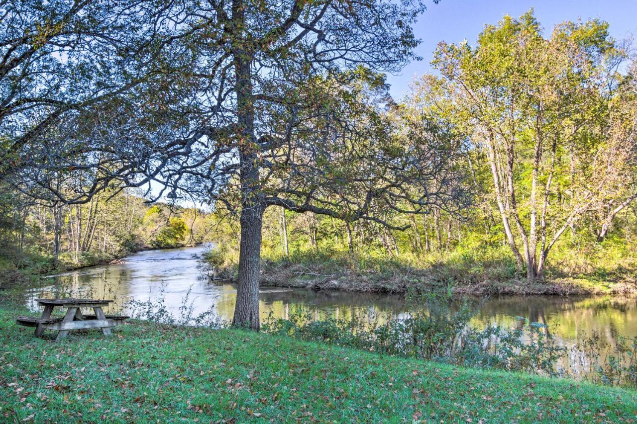 Spacious Cullowhee Lodge With Views And River Access! Exterior photo