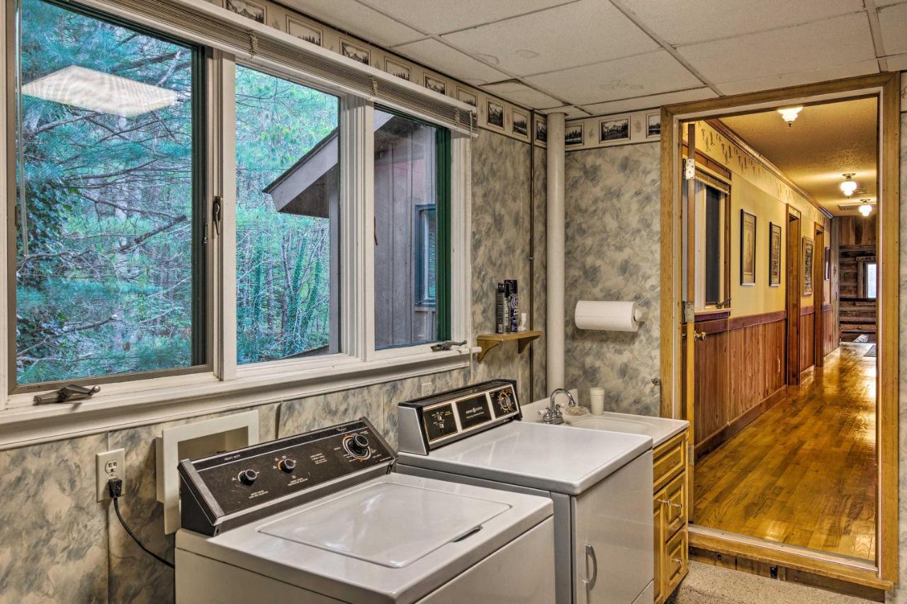 Spacious Cullowhee Lodge With Views And River Access! Exterior photo