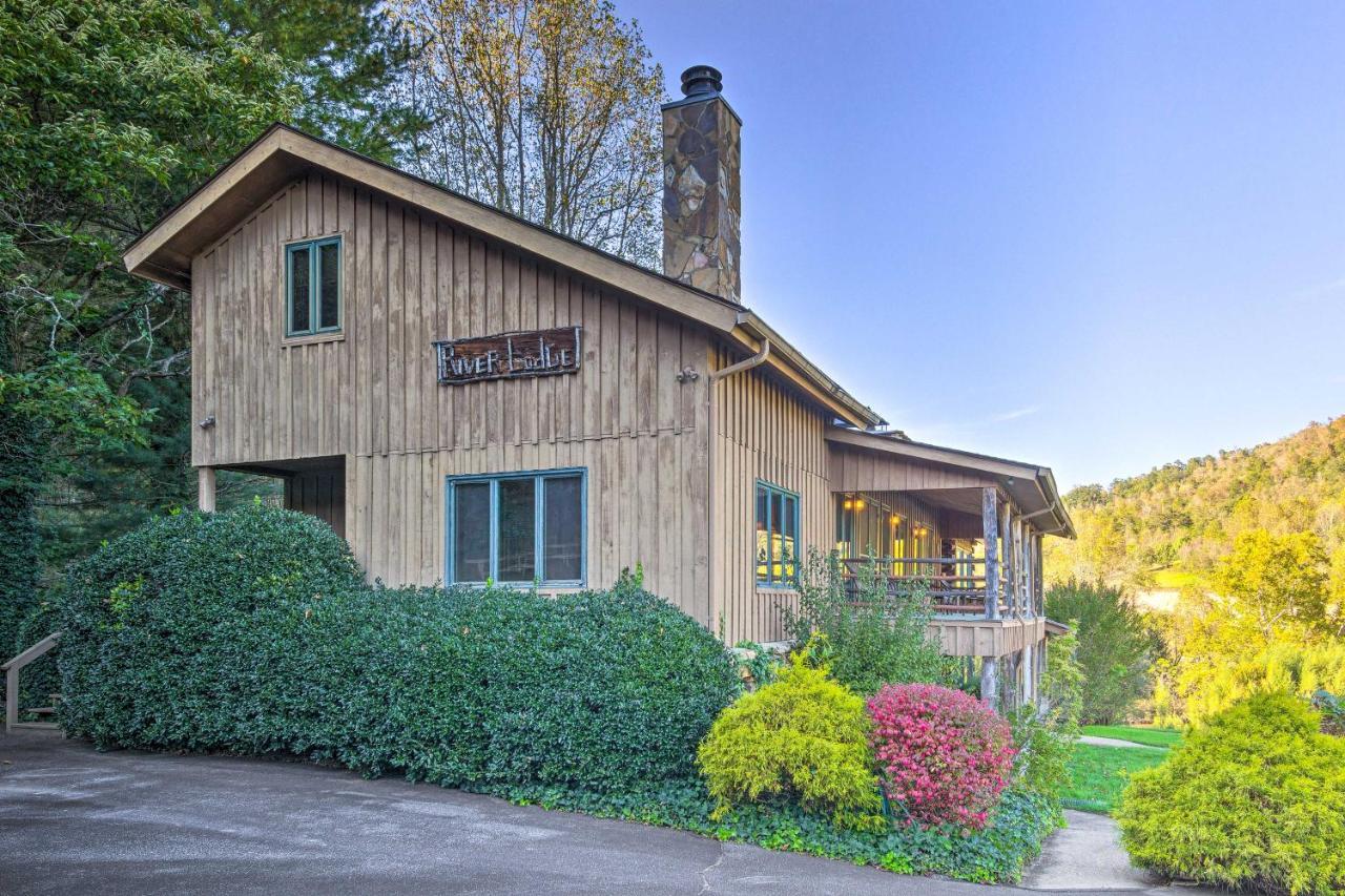Spacious Cullowhee Lodge With Views And River Access! Exterior photo