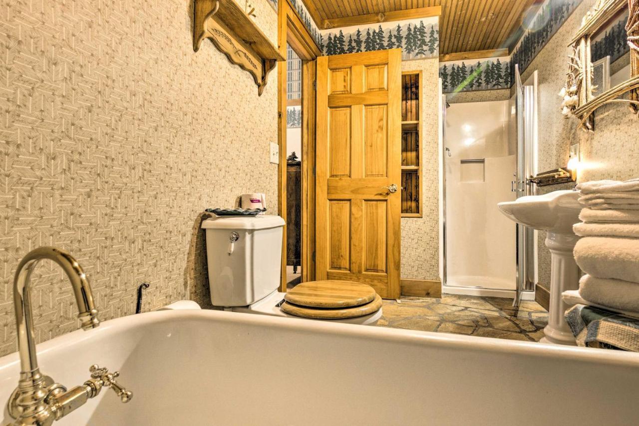 Spacious Cullowhee Lodge With Views And River Access! Exterior photo