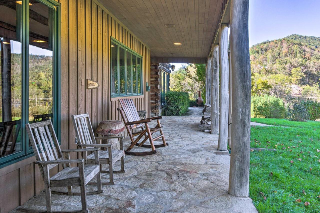 Spacious Cullowhee Lodge With Views And River Access! Exterior photo