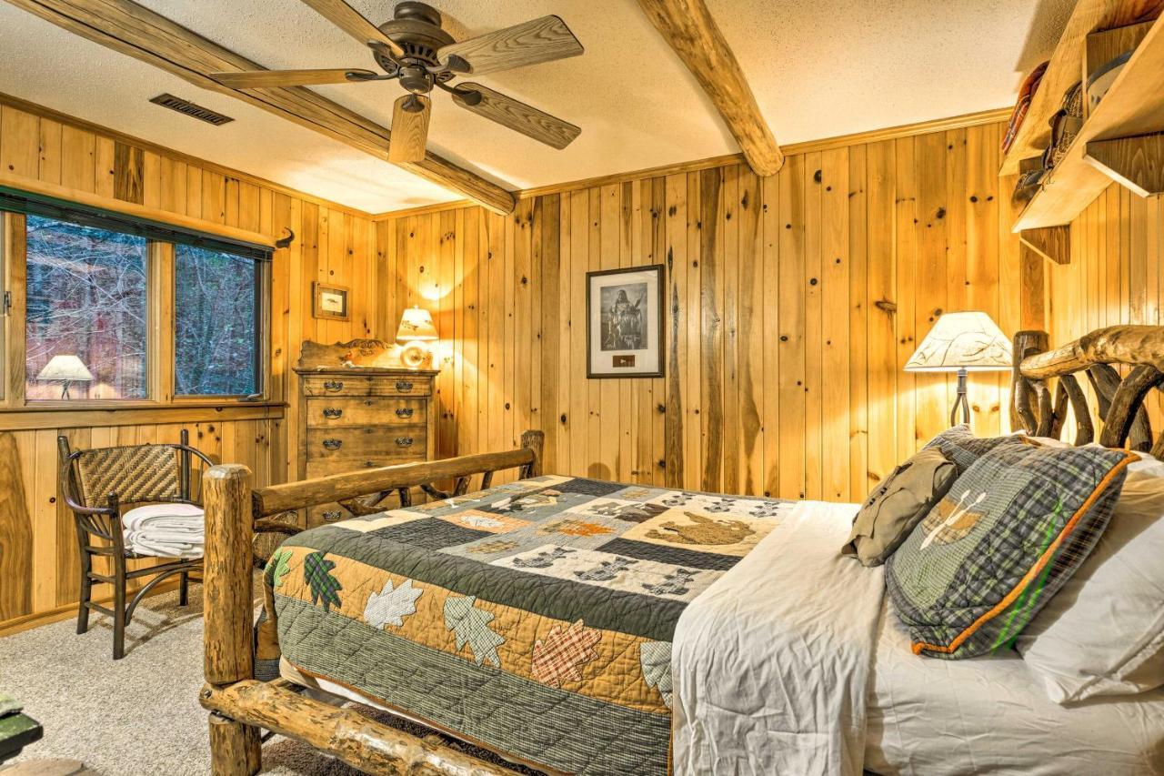 Spacious Cullowhee Lodge With Views And River Access! Exterior photo