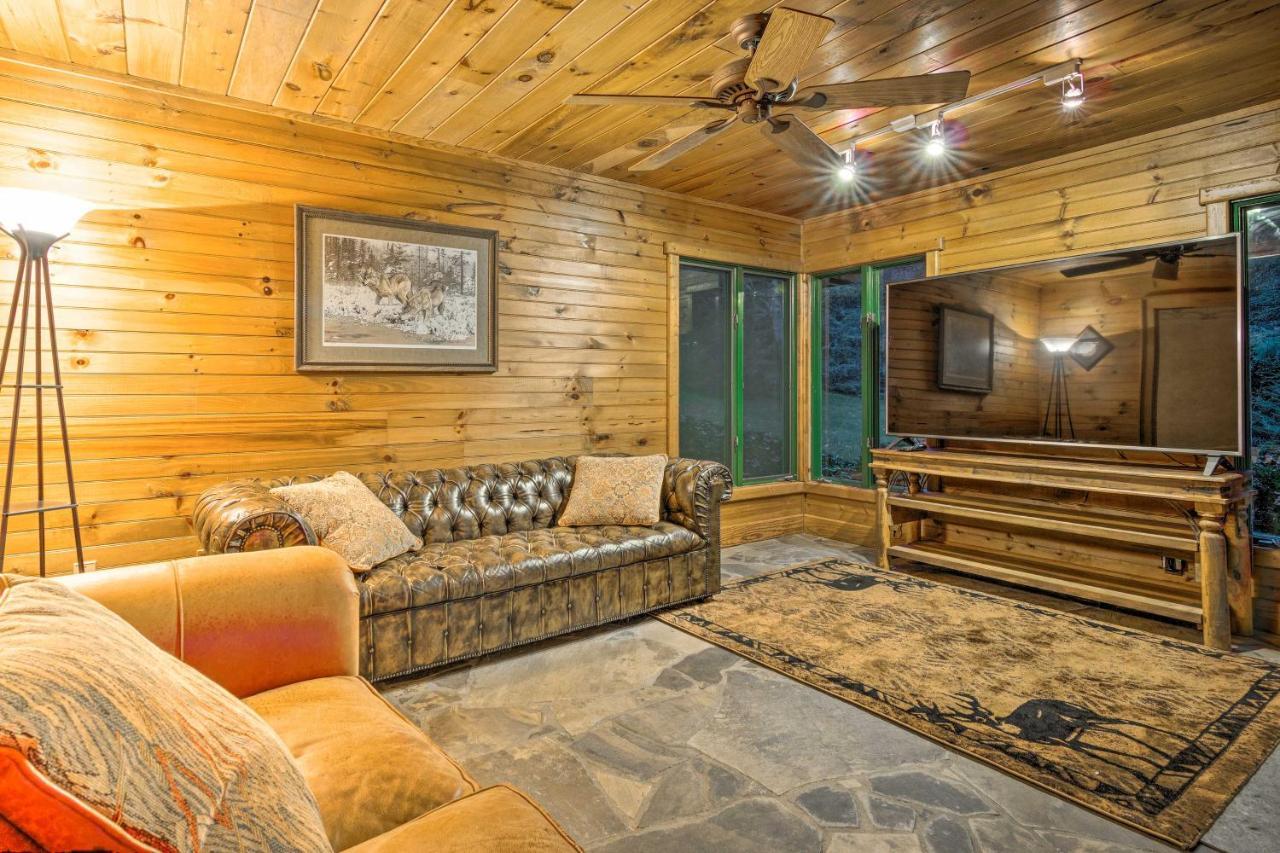 Spacious Cullowhee Lodge With Views And River Access! Exterior photo