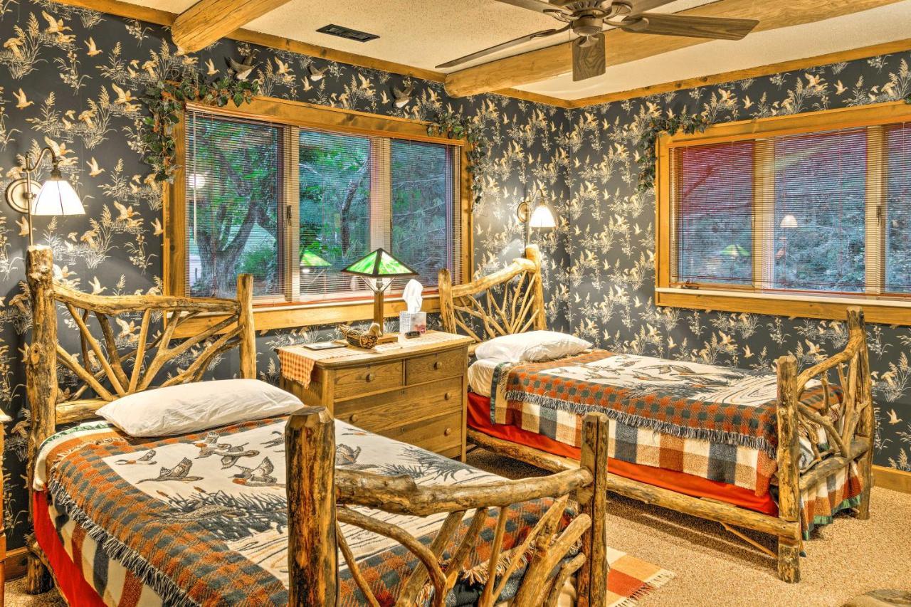 Spacious Cullowhee Lodge With Views And River Access! Exterior photo